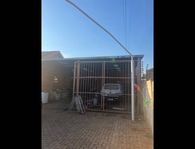 3 BEDROOM HOUSE FOR SALE IN FLORA PARK